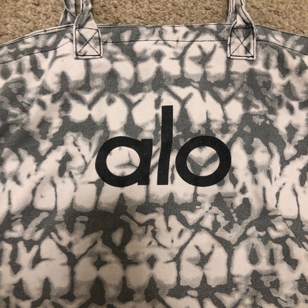ALO Yoga Gray & White Tie-Dye Canvas Tote - Picture 2 of 4